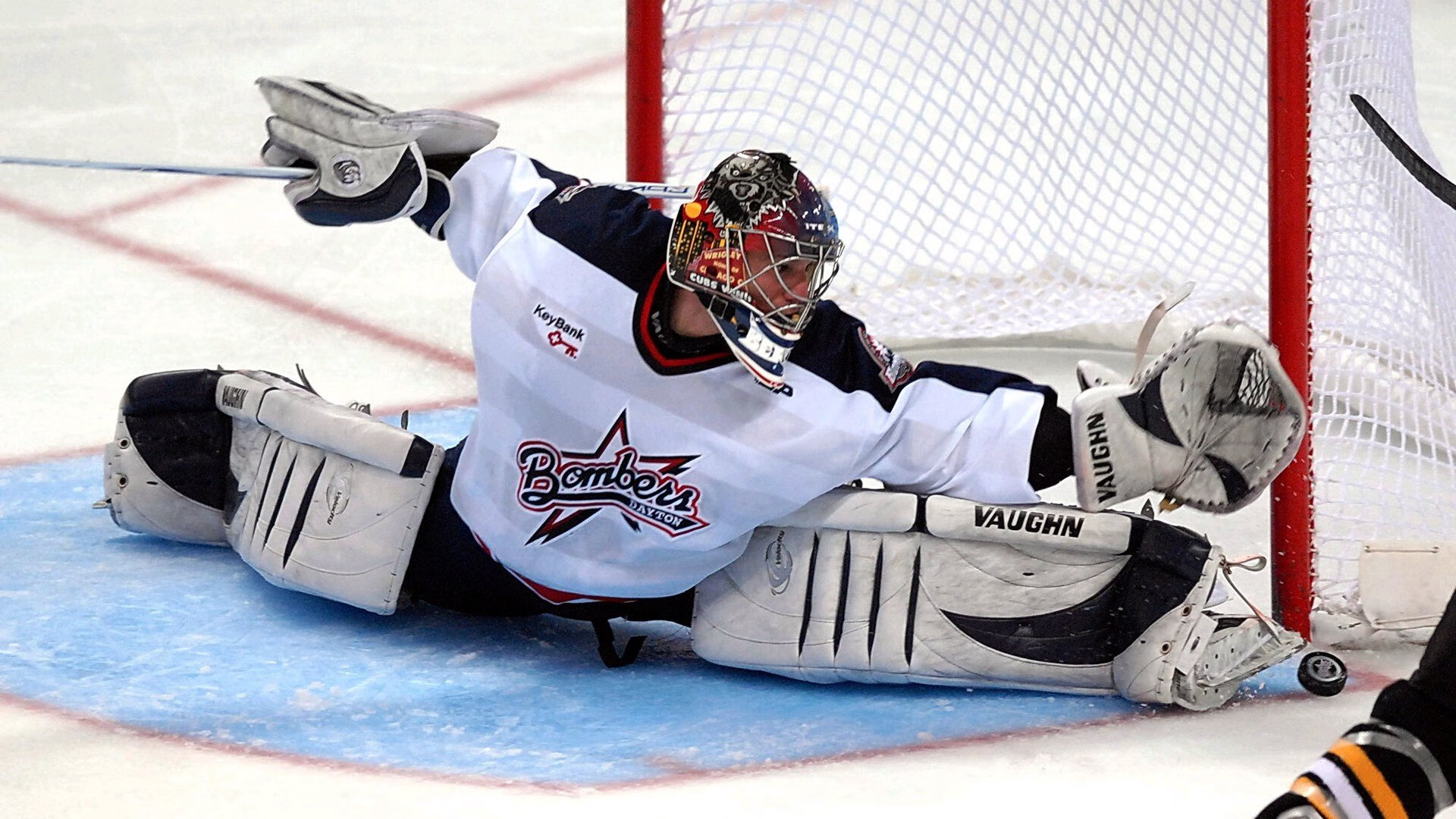 字母哥反击一条龙完成暴扣雄鹿稳住节奏，字母哥伤退雄鹿加时险胜热火